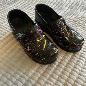 Dansko Women’s Black Multicolor Paint Splatter Nurse Clogs Size 38 (US 7.5–8)